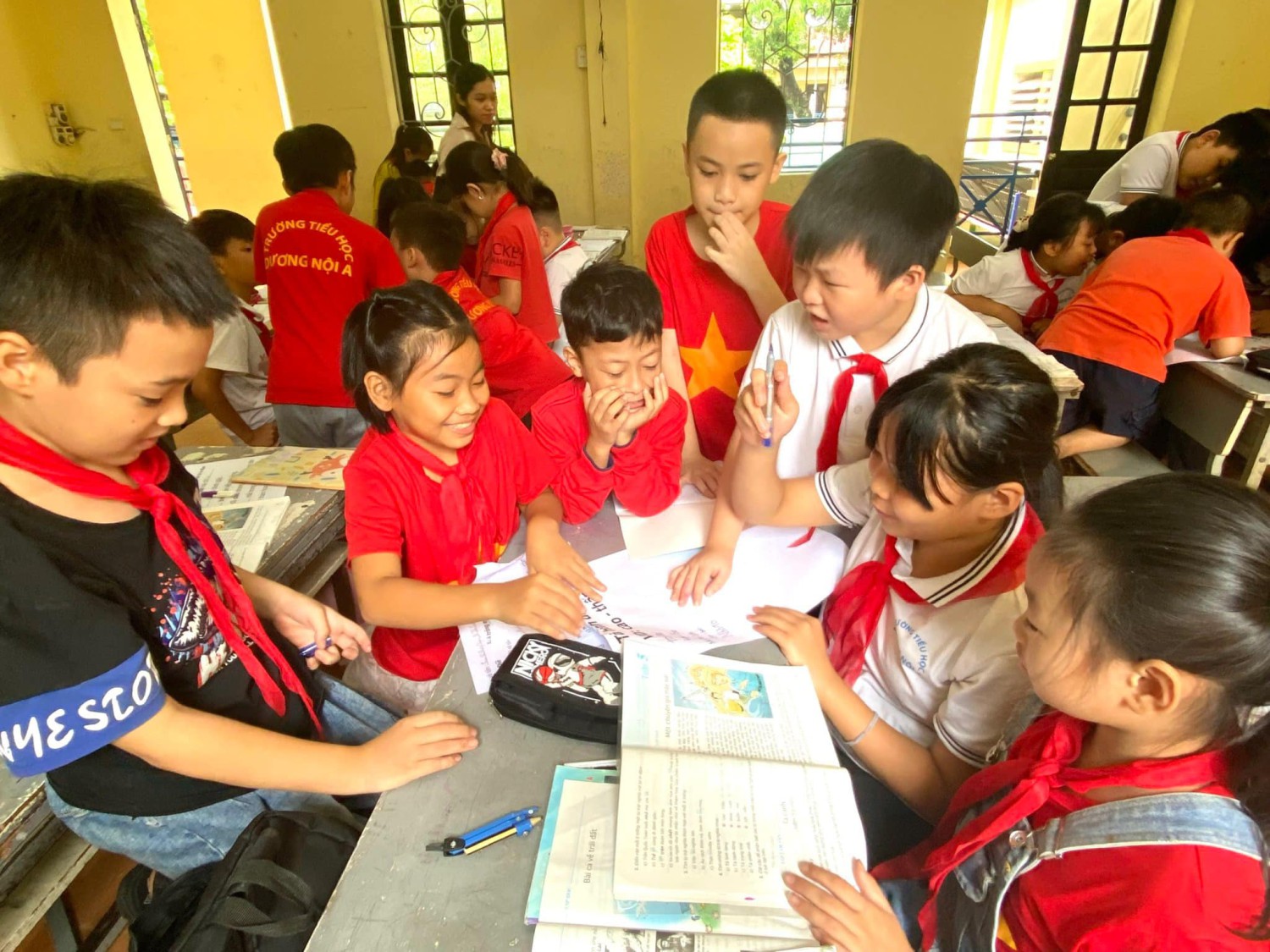 Hoạt động nhóm của học sinh