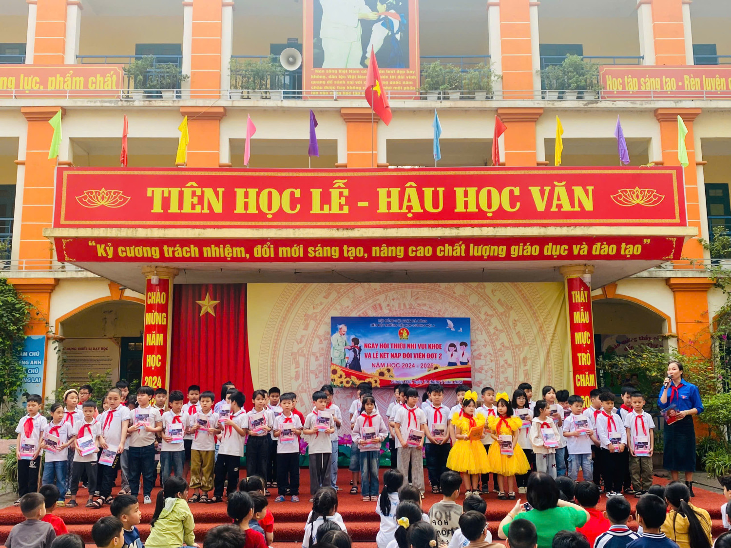 Kết nạp đội viên mới