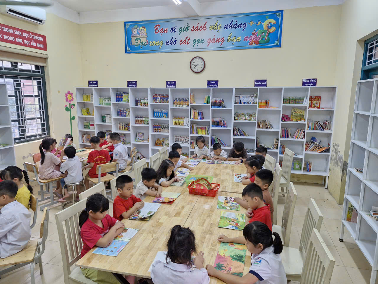 Đọc sách thư viện