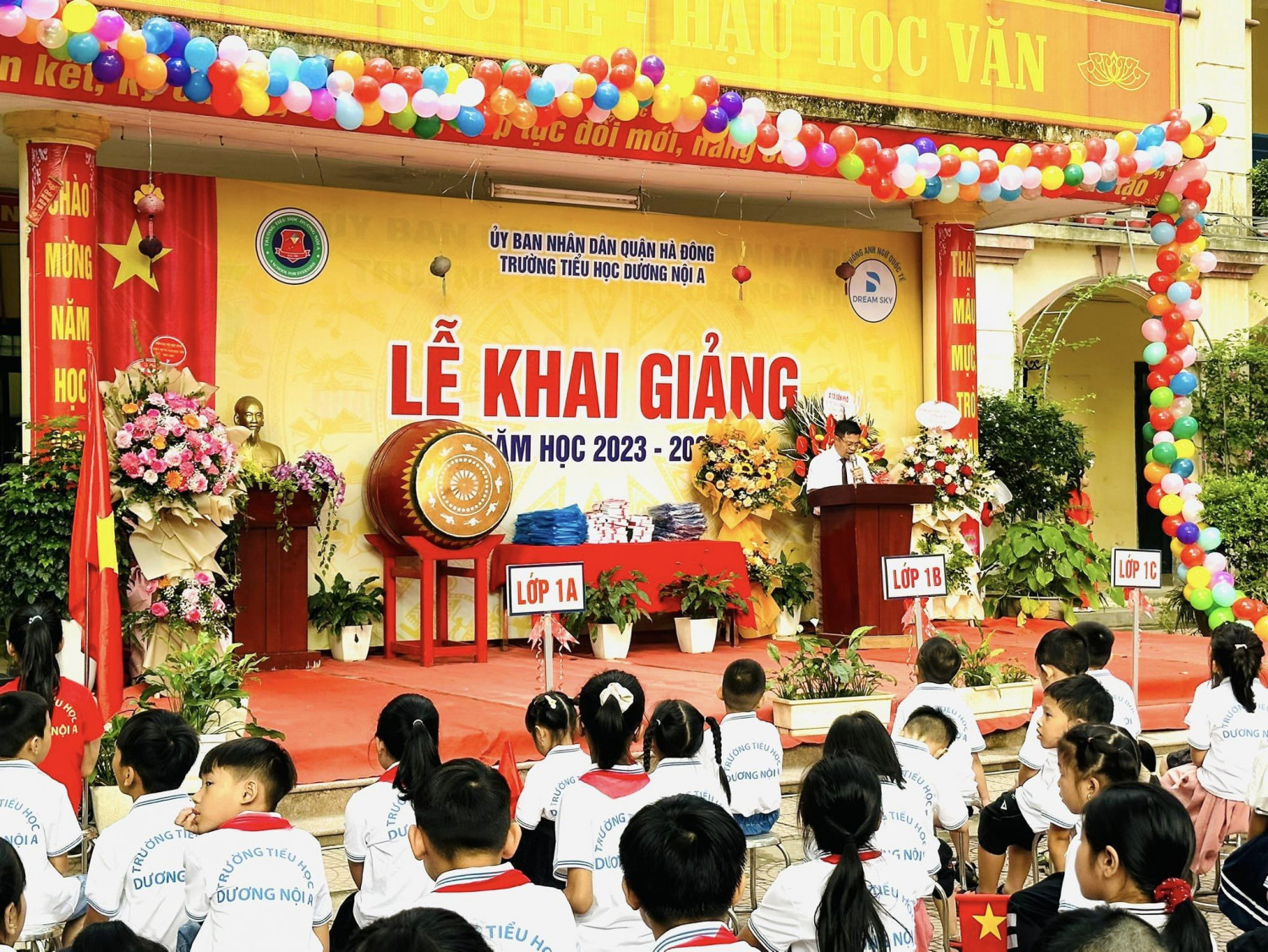 Le khai giang